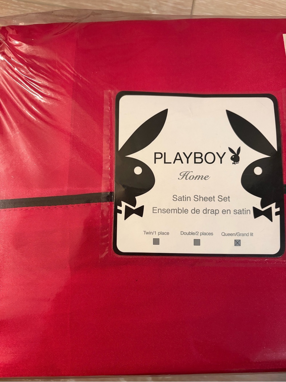 PLAYBOY Red Queen Satin sheet set